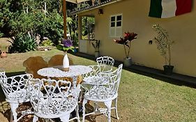 Casa de Campo Capixaba-Refúgio Acolhedor com Jardim e Fogo de Chão